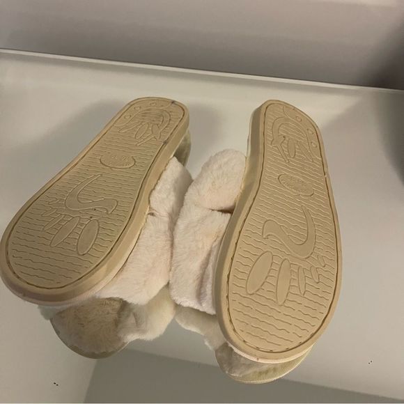 Super soft slippers - Picture 2 of 2